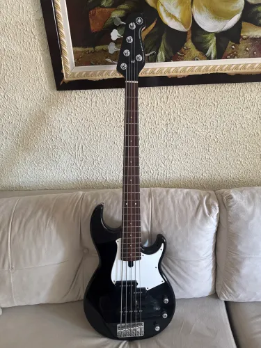 Contrabaixo yamaha bb235