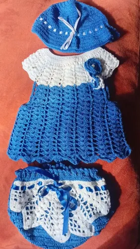 Roupa infantil de crochê
