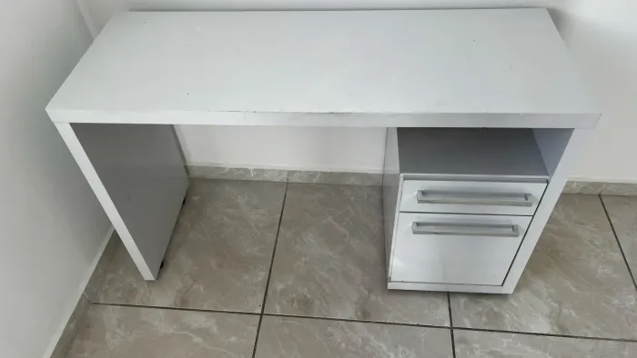 Mesa de escrivaninha branca