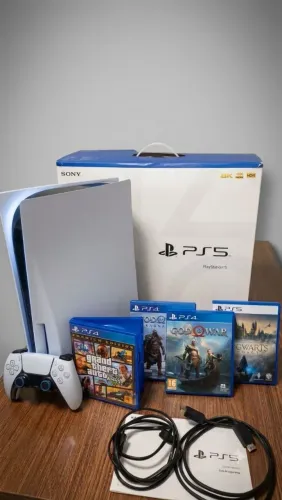 PS5 COM LEITOR + 4 JOGOS + BASE + CAPA. ? ESTADO DE NOVO! (C/ CAIXA E NF)