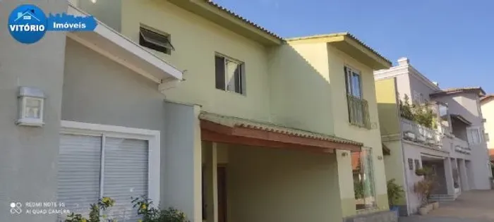 Casa com 4 dorm á venda em São Roque !