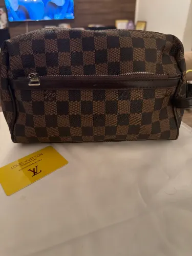 Necessarie Louis vuiton