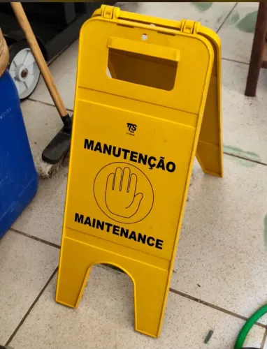 Placas sinalizadoras limpeza