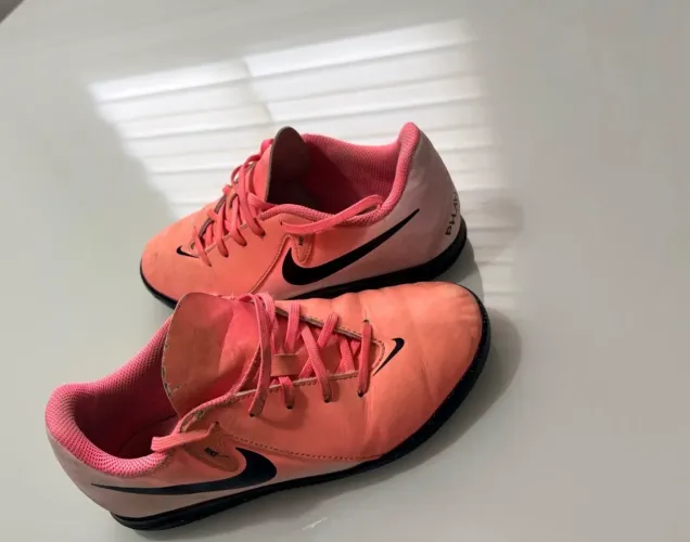 chuteira society nike phanton gx rosa número 34 us 3.5 y ,22,5 cm
