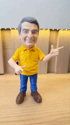 Estátua Boneco Presidente Bolsonaro 15 cm Realista Impresso em 3D