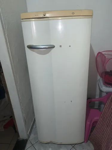 Geladeira eletrolux, funcionando perfeitamente 