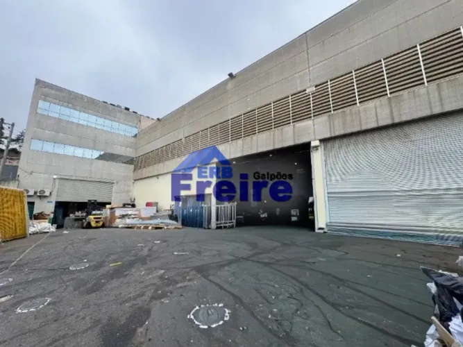 Dois galpões! Área fabril aprox. 3.000m² cada! Entrada para caminhões!
