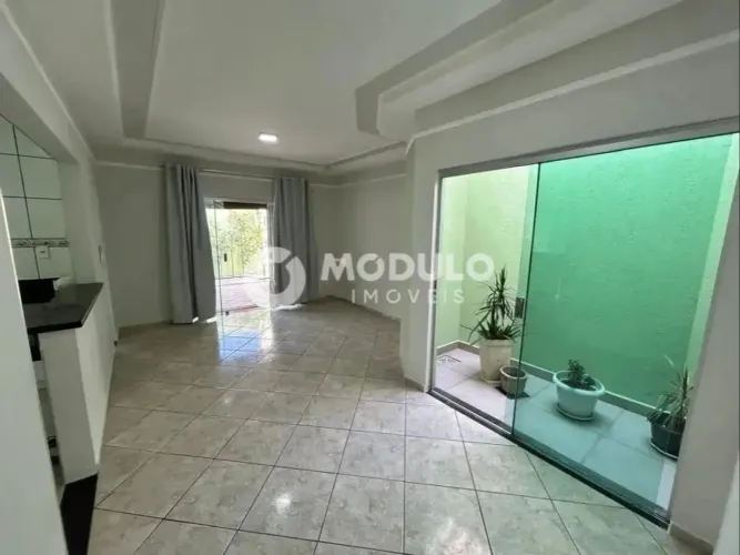 Excelente casa no Jardim Patrícia com varanda gourmet, churrasqueira e 4 vagas
