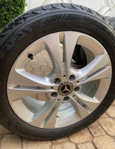 Rodas Mercedes aro 17?