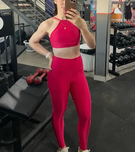 Conjunto de academia vermelho