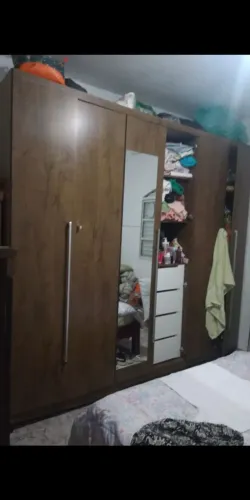 Guardaroupa 6 portas 2 com espwlho.So 600 reais. Urgente. Pouco uso.