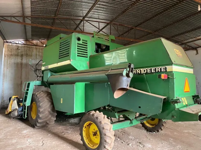 COLHEITADEIRA JONH DEERE