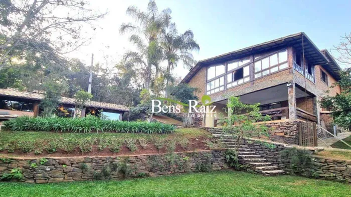 Casa com 4 dormitórios à venda, 267 m² por R$ 1.970.000,00 - Ville de Montagne - Nova Lima