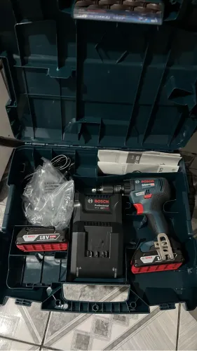 Parafusadeira Bosch 18v-50 18v 2 baterias