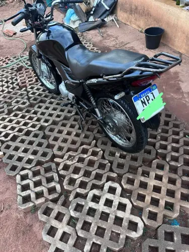 Vendo Fan 125 ES ano 2009, interessados chamar no *