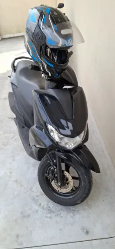 Moto automática Fluo 125 Preta 2024 Yamaha