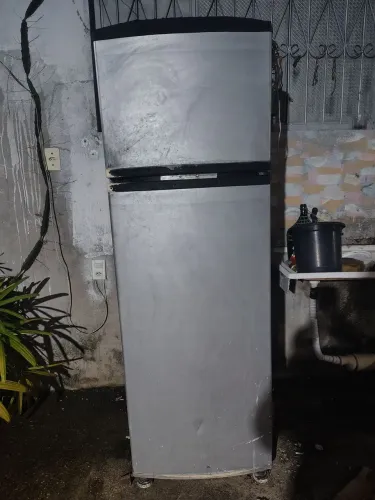 Geladeira para retirar peças 