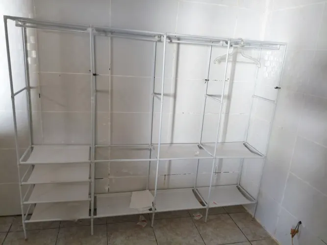 Guarda roupa dobrável closet aberto. Barato pra ir embora