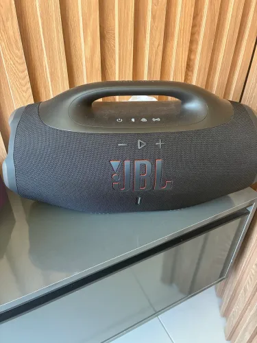 Bombox JBL 4 ainda com caixa e na garantia 