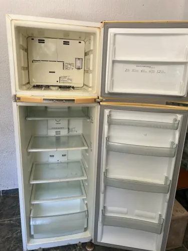 Geladeira LER DESCRIÇÃO