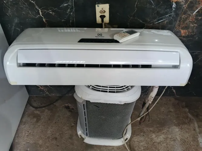 Ar condicionado split 12.000 BTUs Electrolux
