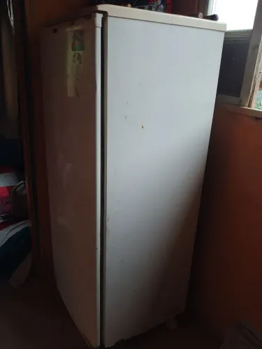 Geladeira Consul modelo antigo em ótimas qualidades, funcionando perfeitamente