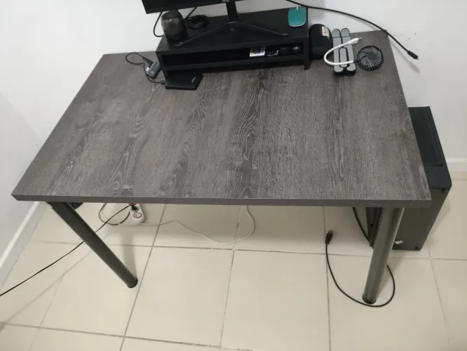Mesa Estilo Industrial MDF + Base de Ferro (110x73cm) - Estado de Nova