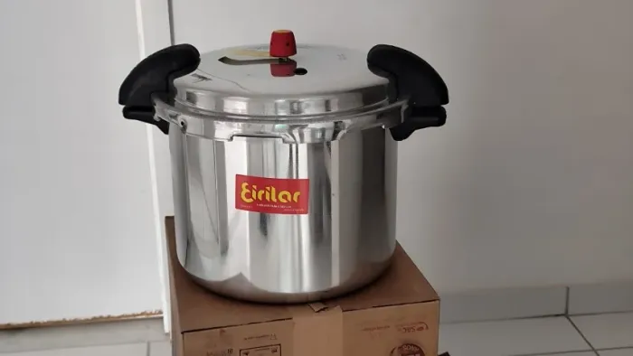 Panela de pressão industrial Eirilar 22l