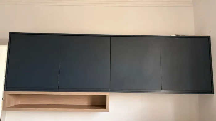 Móvel azul