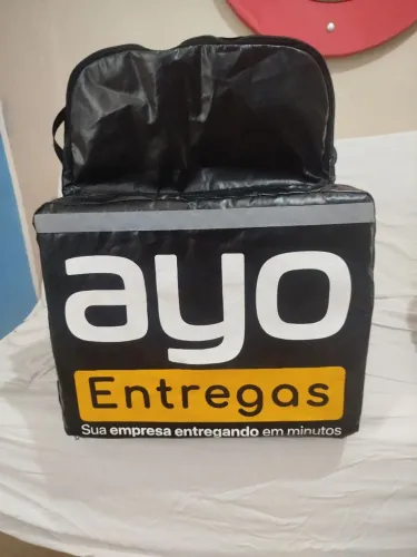 Vendo essa bag nova zero impermeável e isopor laminado 300$