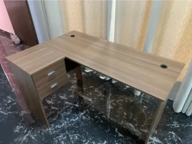 DUAS MESAS DE ESCRITORIO C/2 GAVETAS CADA