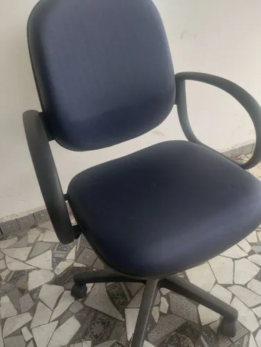 Cadeira para escritório Suspensão a Gás com Rodas e Apoio.
