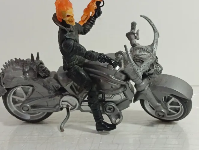 Motoqueiro Fantasma Marvel Universe CUSTOM 10 cm 3,75 + moto customizada 