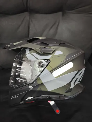 Capacete para big trail. Marca Airoh Commander 2