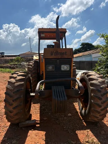 Trator 128 4 x 4
