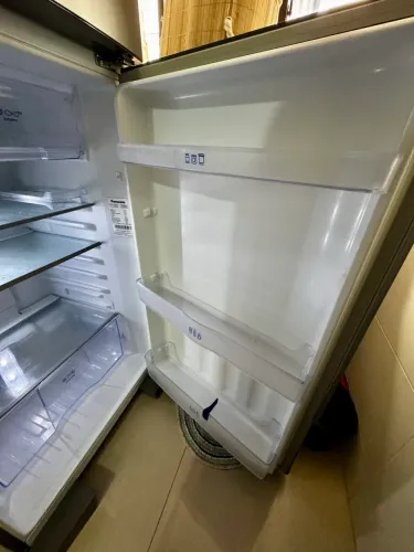 Vende se geladeira