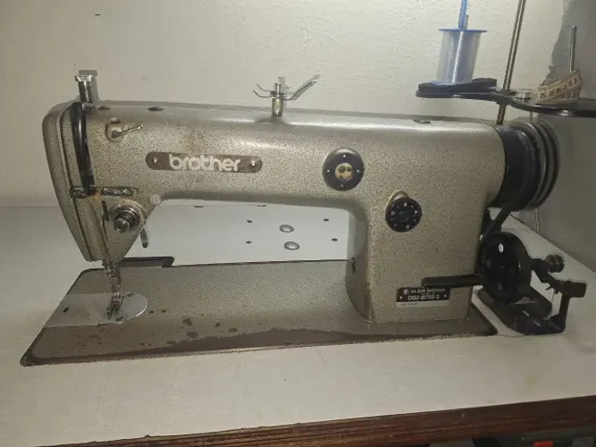 MAQUINA DE COSTURA RETA ELGIN BROTHER