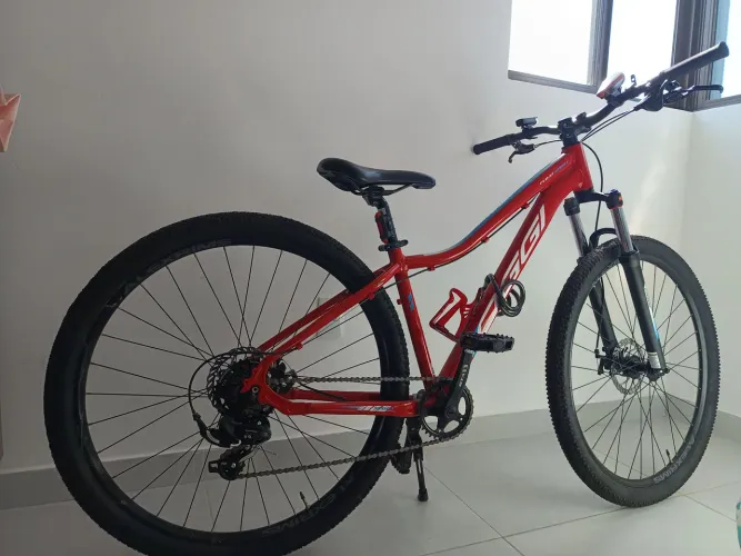 Vendo uma bicicleta sportiva