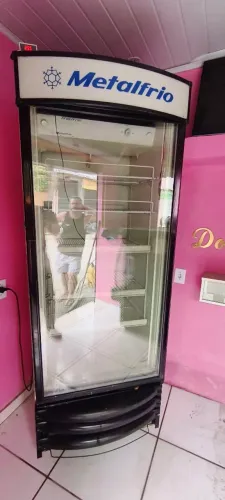 Geladeira expositora