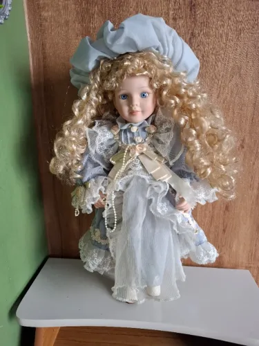 Boneca porcelana importada