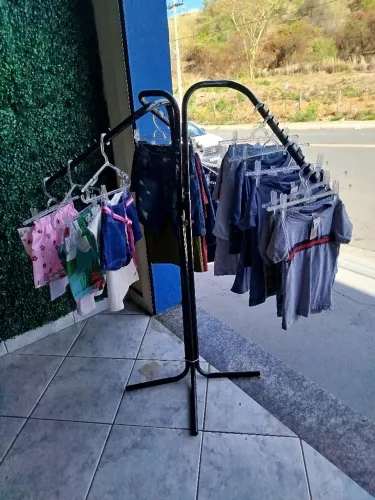 Arara para loja de roupas