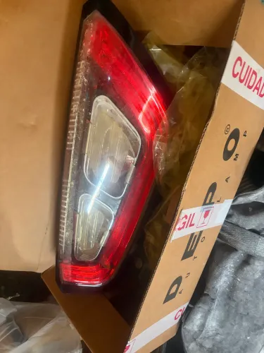 Vendo lanterna traseira de Punto 2015