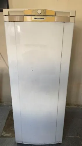 Vendo uma Geladeira continental usada mais funciona ando bem enteressado chama no zap 759