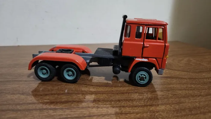 Miniatura Caminhão Arpra anos 80 Escala 1/50