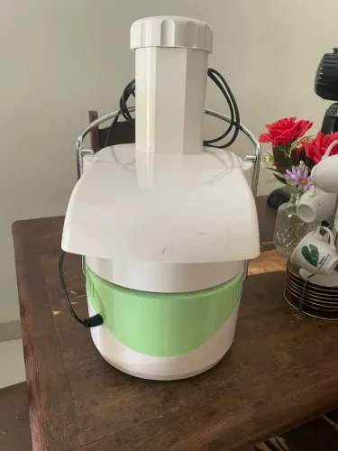 Centrífuga de Sucos Fun Kitchen Branca e Verde - 110V/220V- pouco uso