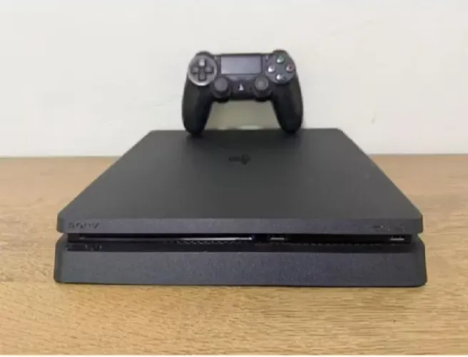 Playstation 4 slim 