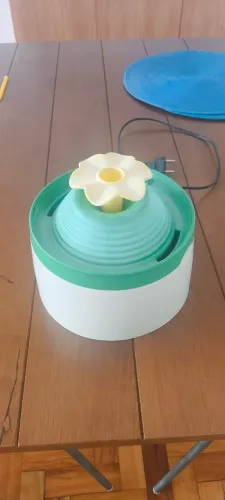 Bebedouro para gatos e cachorros.