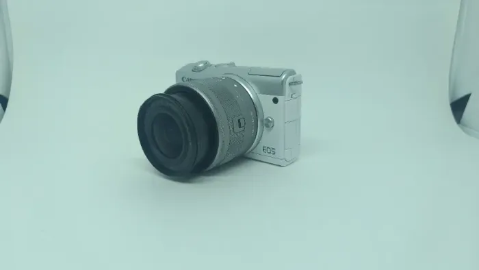 Canon M200