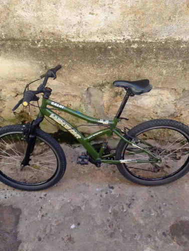 Bicicleta aro 24 precisa apenas de dois cabos da marcha que quebrou de resta ok