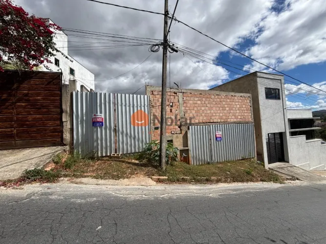 Lote com 305 m² á venda no Bairro Liberdade em Santa Luzia MG